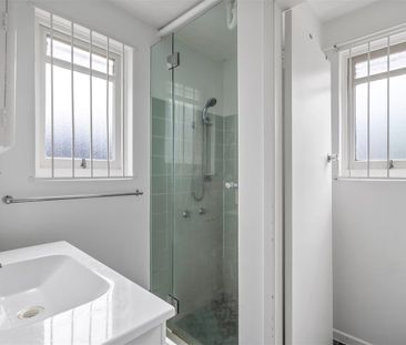 Retro Charmer Right In The Heart Of It All - Photo 4