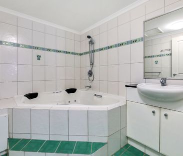 INNER CITY FURNISHED APARTMENT - Photo 5