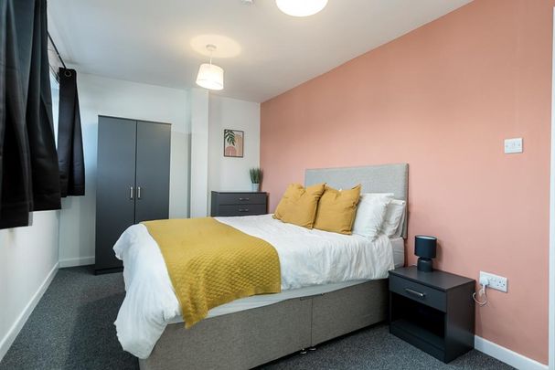 5 bedroom house of multiple occupation to rent - Photo 1