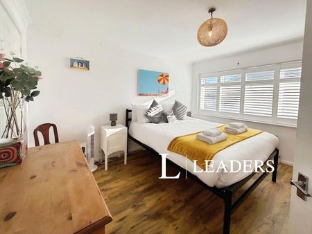 4 bedroom terraced house to rent - Photo 3