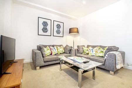 Hay�s Mews, Mayfair, London, W1J - Photo 3