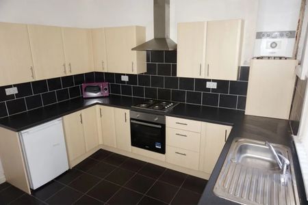 3 bed Terraced - To Let - Photo 5