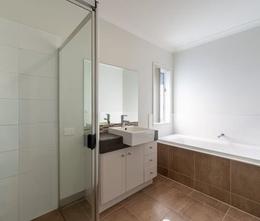 10 Josephine Street, Boyne Island, Qld 4680 - Photo 2