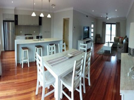Tamworth Furnished Accommodation - Hillvue - Photo 2