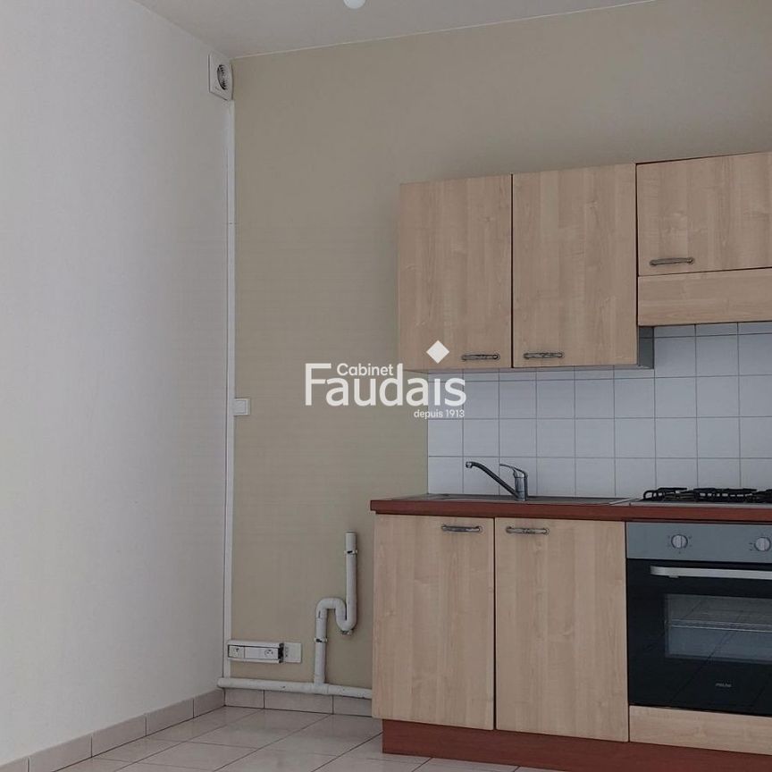 Location Appartement 4 pièces 113m² VIRE NORMANDIE 14500 - Photo 1