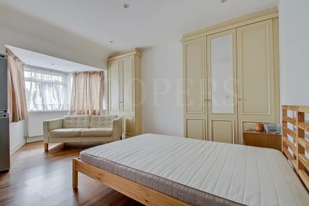 House share to rent - Photo 2