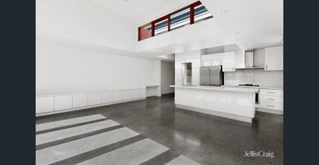 Brightly renovated 3 bedroom freestanding brick Victorian House with entertainer’s deck in prime Hawthorn location - Photo 3