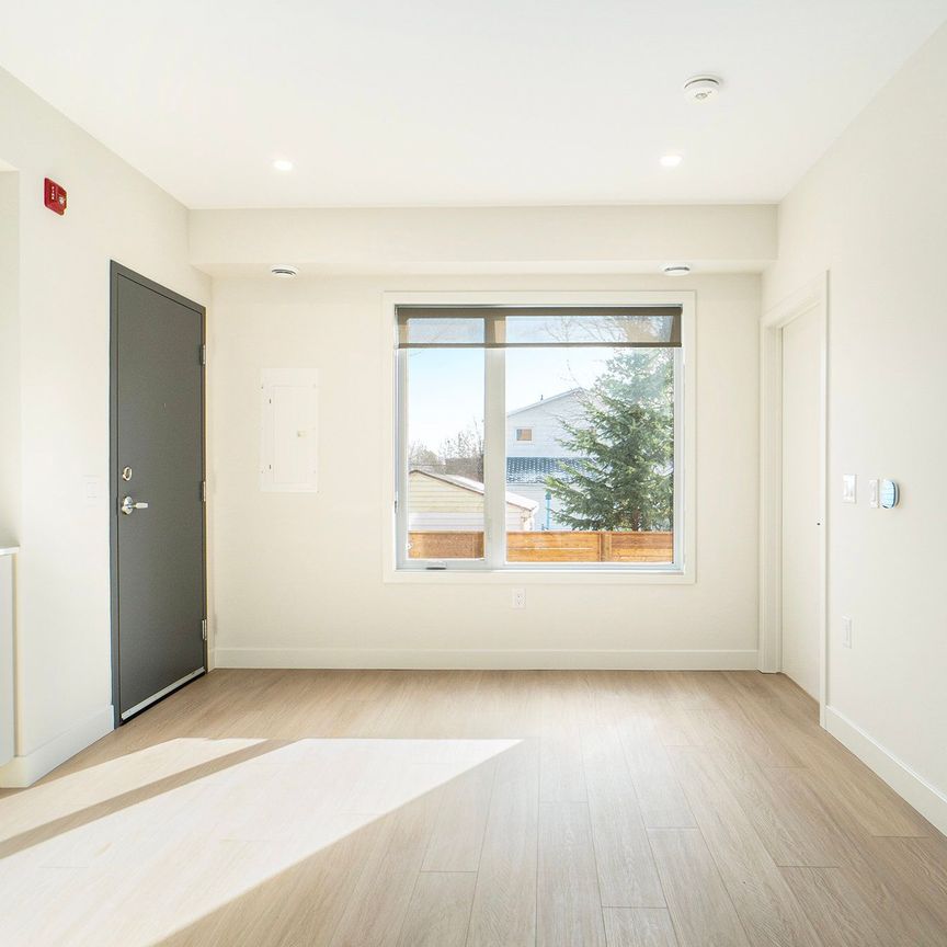 For Lease - 158 Laval Street Unit# Unit # 4, Vanier and Kingsview Park, Ontario - Photo 1