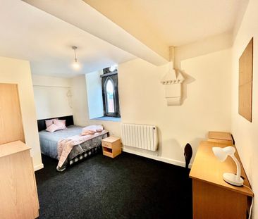 8 Bed Flat, Hanover Street, S3 - Photo 4