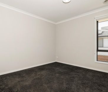 Modern 4-Bedroom Family Home in Strathtulloh - Photo 6