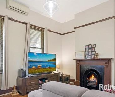 Charming Family Home - Photo 6