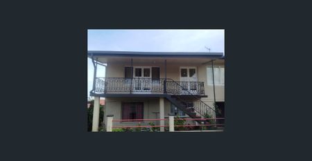 You can't get any closer! - Photo 2