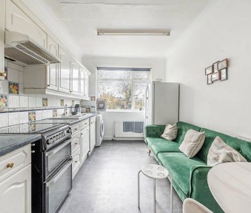 4 bedroom semi-detached house to rent - Photo 6