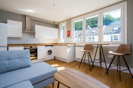 4 bedroom apartment to rent - Photo 2