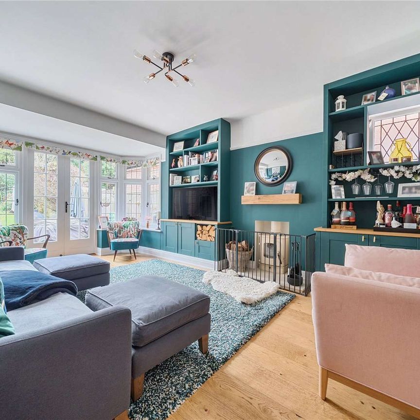 A well-proportioned and immaculately presented family home set within a popular location. - Photo 1