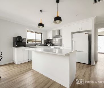 IDEAL FAMILY HOME WITH GREAT ENTERTAINING AREA! - Photo 5