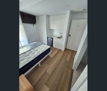 Kitchens & ensuites in your rooms - Photo 6