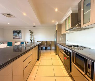 Fully Furnished Family Home - Photo 4