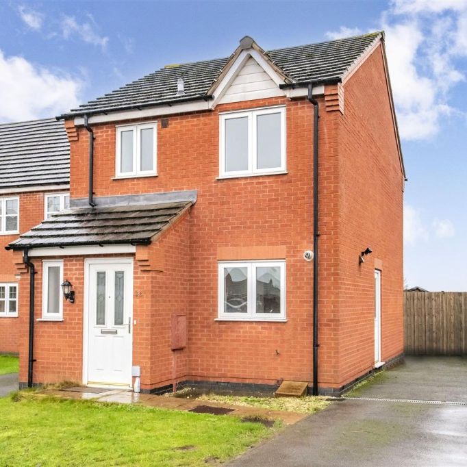 3 bed House - Detached To Let - Photo 1