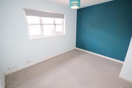 2 bedroom Terraced House to let - Photo 3