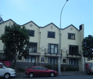 Spacious City fringe Living - Photo 6