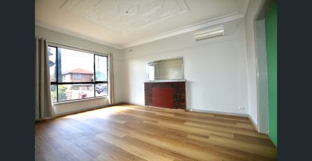 Lake Brand new - Fully Renovated Home freshley painted new flooring - Photo 2