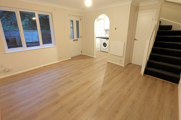 Overthorpe Close, Woking - 1 bedroomProperty for lettings - Seymours - Photo 1