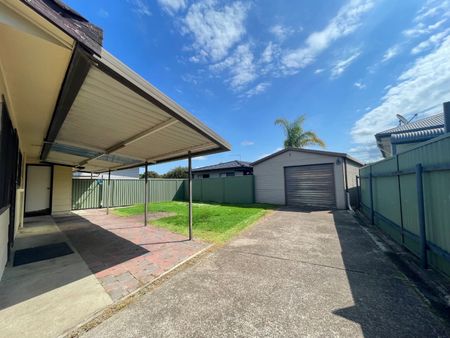 Charming 3 Bedroom Home - Water Included In Weekly Rent - Photo 3