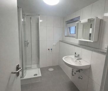 Kernsaniert 2-Zimmer-Wohnung mit Küche & Terrasse - Foto 4