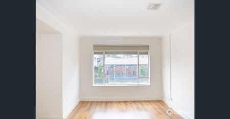 TOP FLOOR APARTMENT! - Photo 2