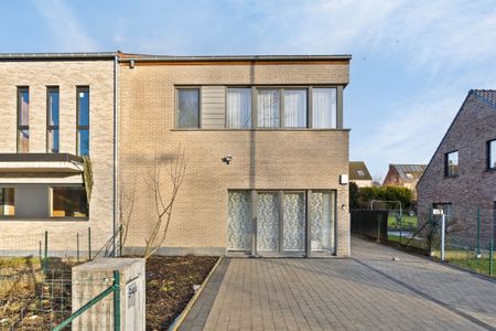 Moderne driegevelwoning met 5 slaapkamers en tuin - Photo 5