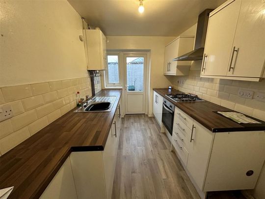 3 bedroom terraced house to rent - Photo 1