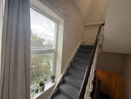 3 bedroom flat to rent - Photo 2