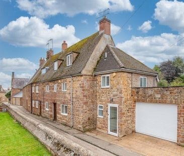 Church Lane, Middleton Cheney - Photo 1