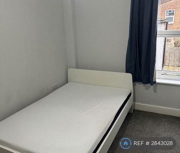 1 bedroom in a house share to rent - Photo 3