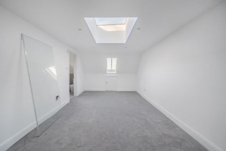 St Andrews Square, Surbiton, KT6 - Photo 5