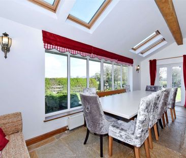 Charming 5 bedroom property located in a rural setting. - Photo 3