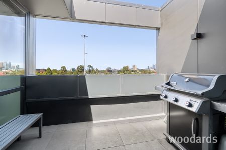 Modern Penthouse Living in the Heart of Clifton Hill - Photo 4