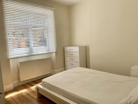 2 Bed Flat, Victoria Road, NW6 - Photo 3