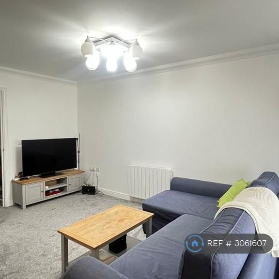 1 bedroom in a flat share to rent - Photo 1