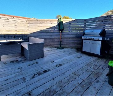 Wonderful Quiet Family Home - Photo 2