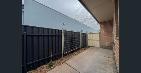 Light-Filled 2-Bedroom Unit – Short Walk to Beach, Shops & Schools - Photo 2