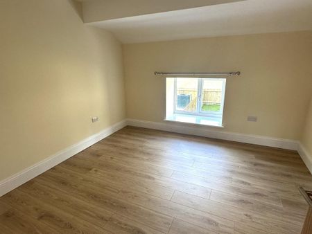 4 bedroom end of terrace house to rent - Photo 4