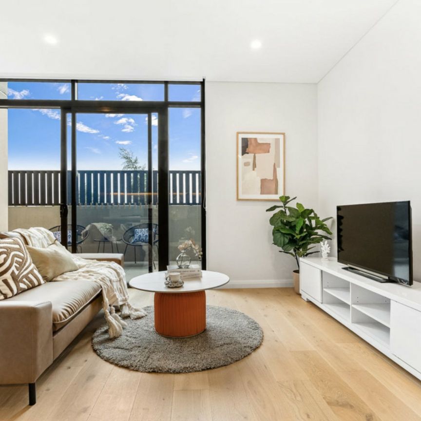 Beautiful 1 Bedroom Apartment - Walk to Metro, Shops & Cafes! - Photo 1