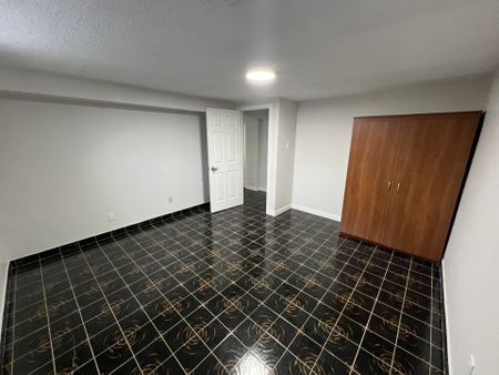 For Lease - 9 Dewlane Drive, Toronto, Ontario - Photo 2