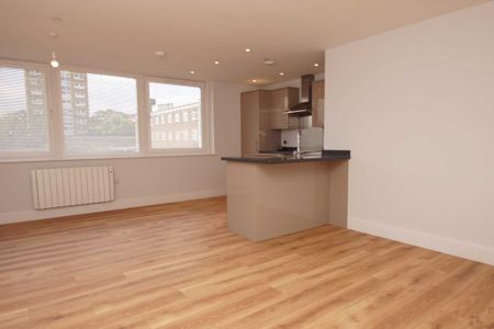2 bed Flat for rent - Photo 3