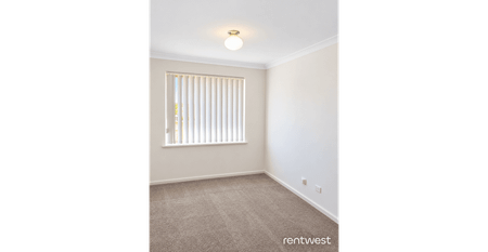 LOVELY SECURE STREET FACING TOWNHOUSE IN CENTRAL LOCATED MELVILLE - Photo 5