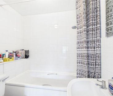 2 bedroom end of terrace house to rent - Photo 5