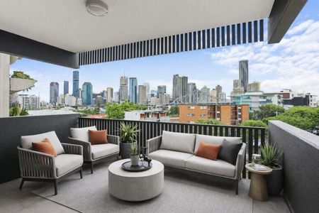 City Views and Lifestyle Convenience in the Heart of New Farm - Photo 4