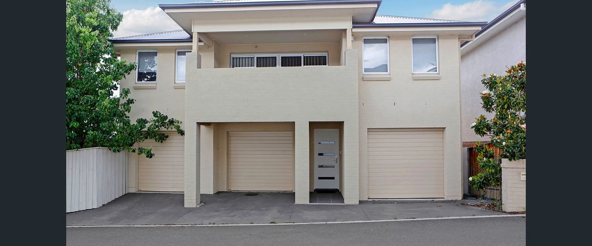 STYLISH LIVING WITH COURTYARD & PARK VIEWS - Photo 1